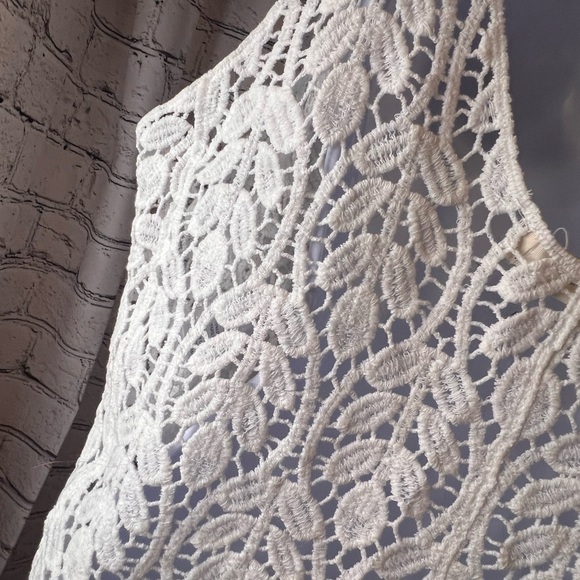 ADORA Ivory Lace Sleeveless Top - Picture 4 of 5